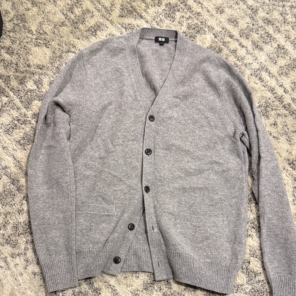 Uniqlo Women’s Light Gray Cardigan Sweater